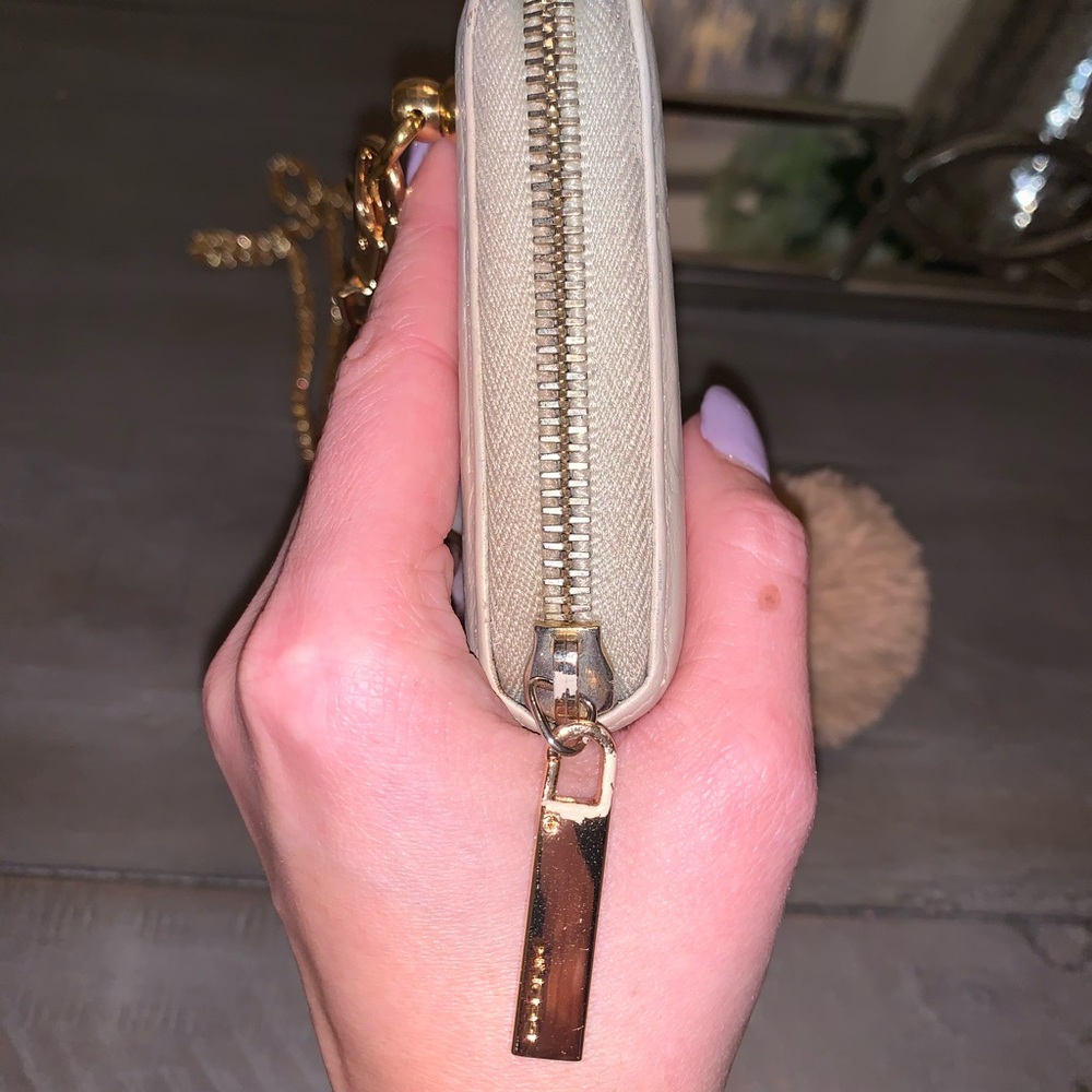Gucci GG champagne monogram crossbody wallet - Picture 11 of 15